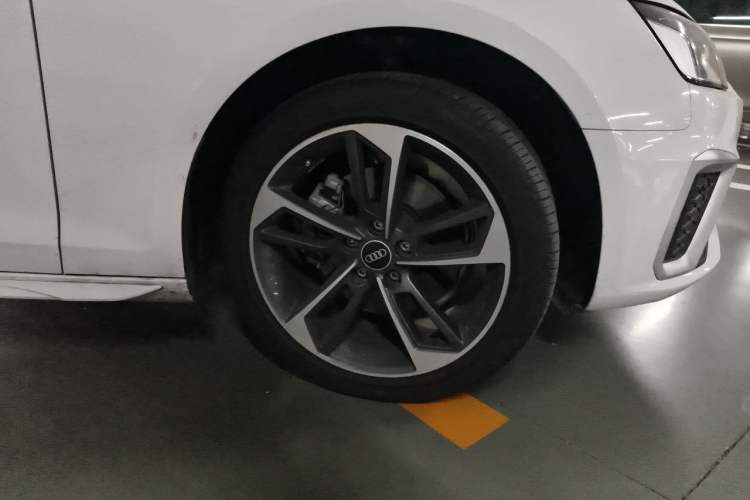 Used Audi A4L 2024 40 TFSI Fashion Dynamic Model Right Front Wheel Hub