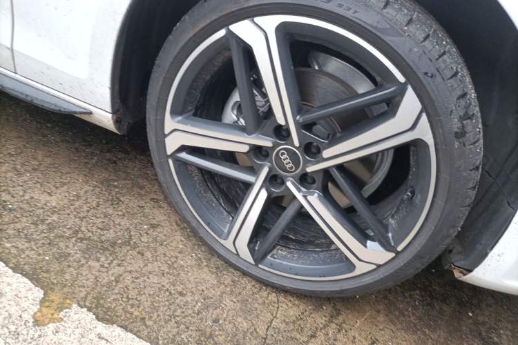 Used Audi A4L 2024 40 TFSI Luxury Dynamic Edition Right Front Wheel Hub