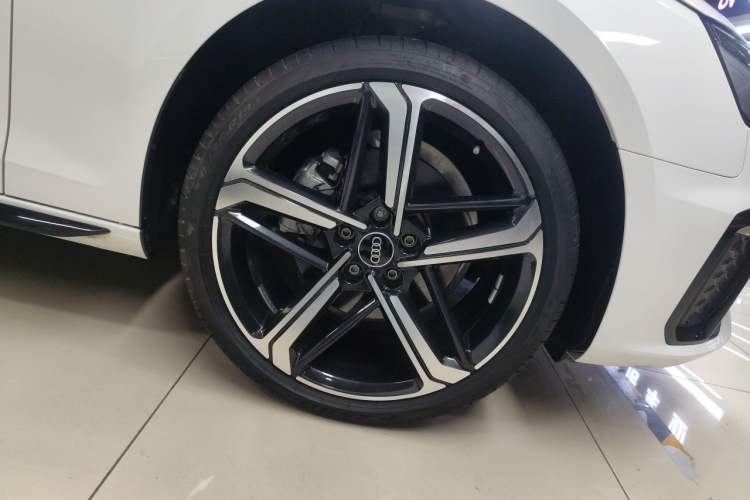 Used Audi A4L 2024 40 TFSI Luxury Dynamic Edition Right Front Wheel Hub