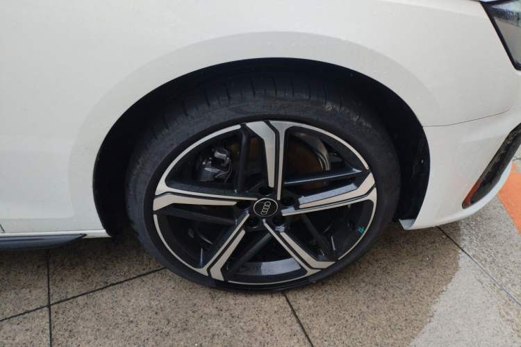 Used Audi A4L 2024 40 TFSI Luxury Dynamic Edition Right Front Wheel Hub