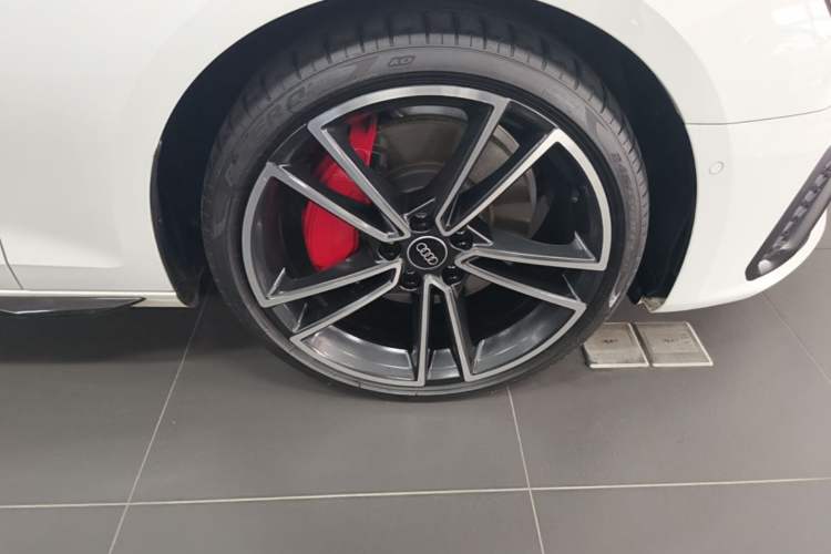 Used Audi A4L 2024 45 TFSI quattro Prestige Dynamic Edition Right Front Wheel Hub