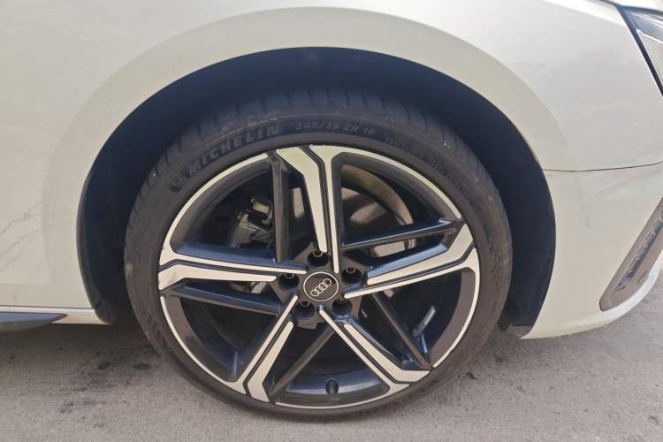 Used Audi A4L 2024 40 TFSI Luxury Dynamic Edition Right Front Wheel Hub
