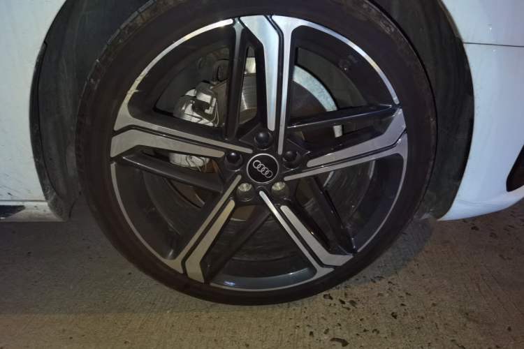 Used Audi A4L 2024 40 TFSI Luxury Dynamic Edition Right Front Wheel Hub