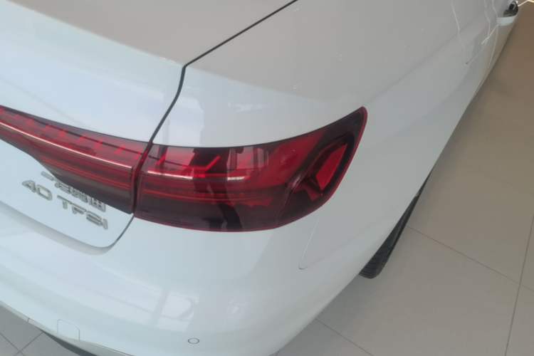 Used Audi A4L 2024 40 TFSI Fashion Dynamic Model Right Rear Taillight