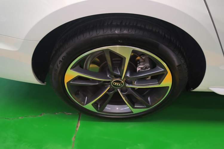 Used Audi A4L 2024 40 TFSI Fashion Dynamic Model Right Rear Wheel Hub