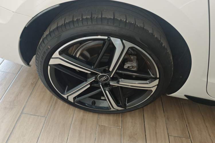 Used Audi A4L 2024 40 TFSI Luxury Dynamic Edition Right Rear Wheel Hub