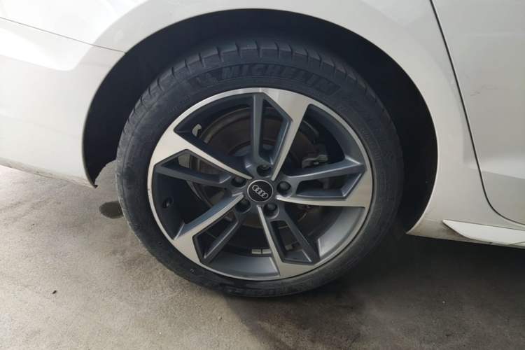 Used Audi A4L 2024 40 TFSI Fashion Dynamic Model Right Rear Wheel Hub