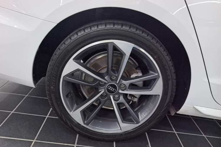 Used Audi A4L 2024 40 TFSI Fashion Dynamic Model Right Rear Wheel Hub