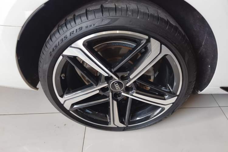 Used Audi A4L 2024 40 TFSI Luxury Dynamic Edition Right Rear Wheel Hub