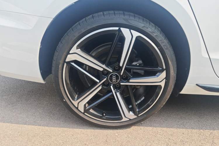 Used Audi A4L 2024 40 TFSI Luxury Dynamic Edition Right Rear Wheel Hub