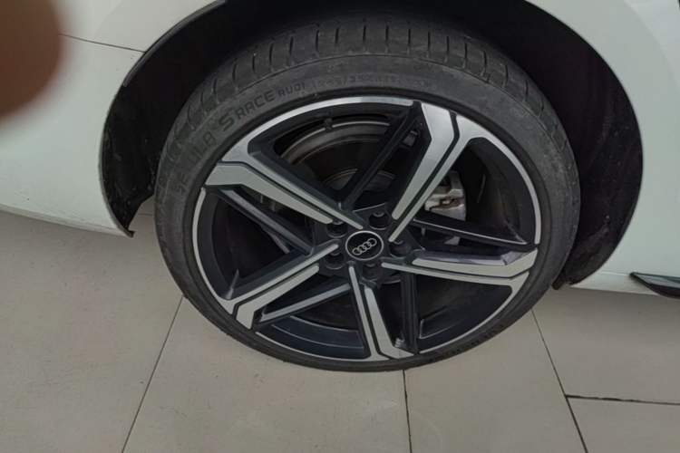 Used Audi A4L 2024 40 TFSI Luxury Dynamic Edition Right Rear Wheel Hub