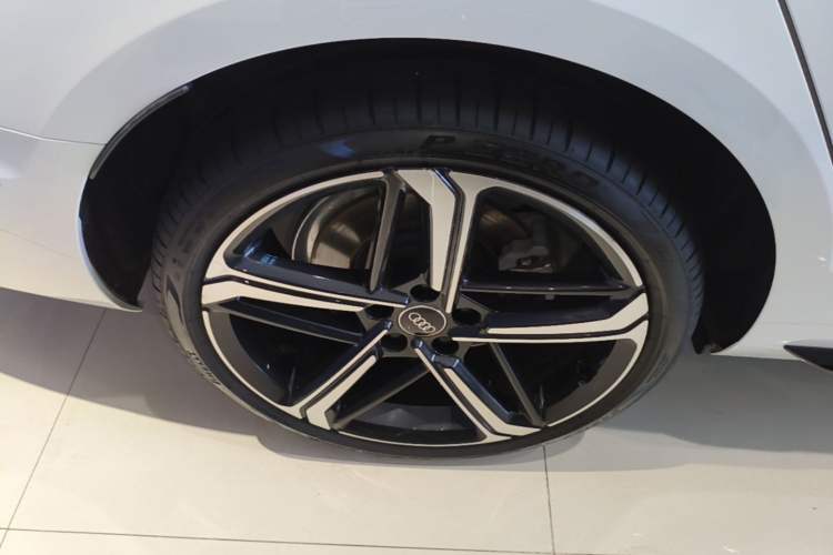 Used Audi A4L 2024 40 TFSI Luxury Dynamic Edition Right Rear Wheel Hub