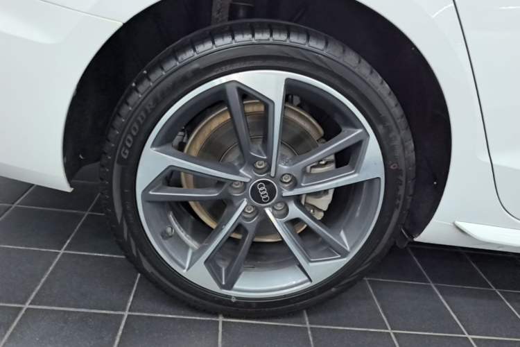 Used Audi A4L 2024 40 TFSI Fashion Dynamic Model Right Rear Wheel Hub