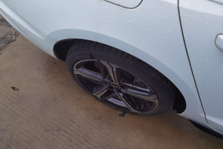 Used Audi A4L 2024 40 TFSI Luxury Dynamic Edition Right Rear Wheel Hub