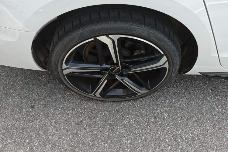 Used Audi A4L 2024 40 TFSI Luxury Dynamic Edition Right Rear Wheel Hub