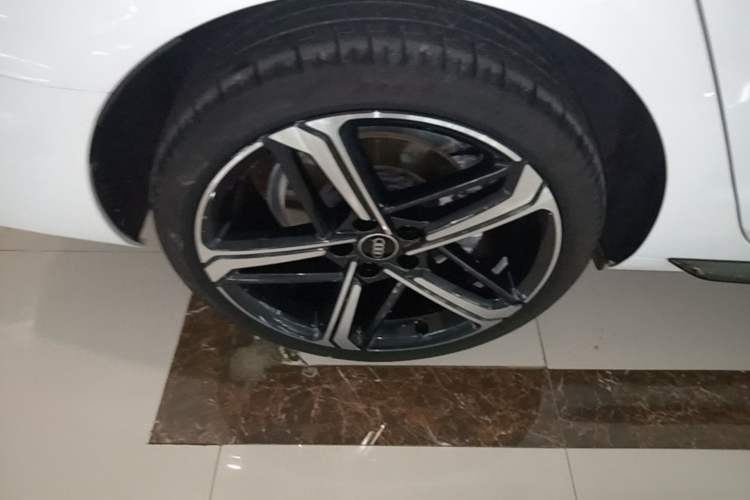 Used Audi A4L 2024 40 TFSI Luxury Dynamic Edition Right Rear Wheel Hub