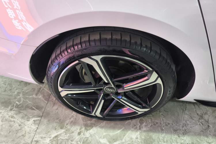 Used Audi A4L 2024 40 TFSI Luxury Dynamic Edition Right Rear Wheel Hub