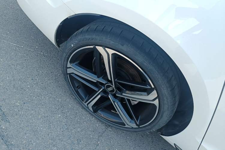 Used Audi A4L 2024 40 TFSI Luxury Dynamic Edition Right Rear Wheel Hub