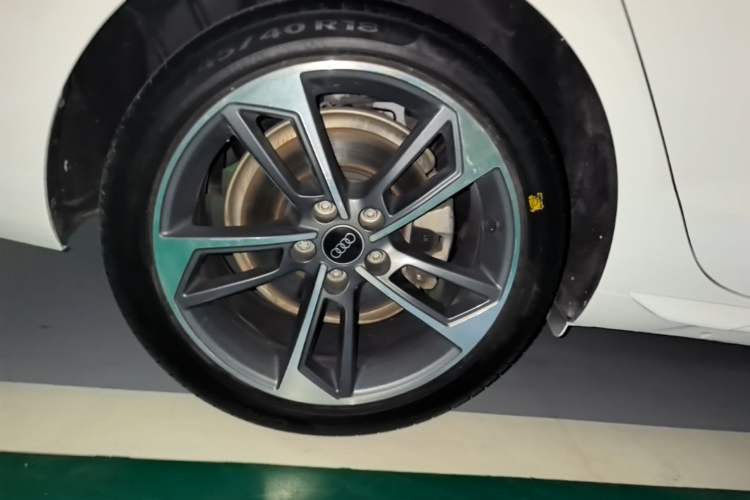 Used Audi A4L 2024 40 TFSI Fashion Dynamic Model Right Rear Wheel Hub