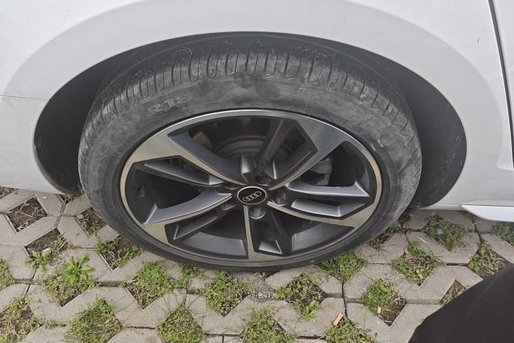 Used Audi A4L 2024 40 TFSI Fashion Dynamic Model Right Rear Wheel Hub