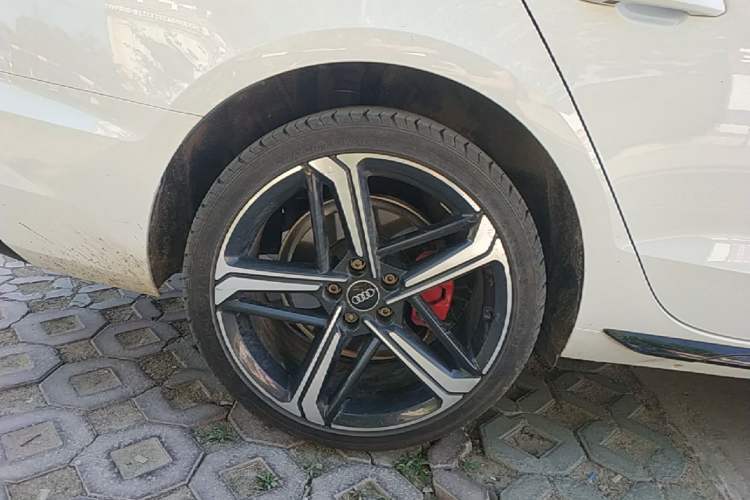 Used Audi A4L 2024 40 TFSI Luxury Dynamic Edition Right Rear Wheel Hub