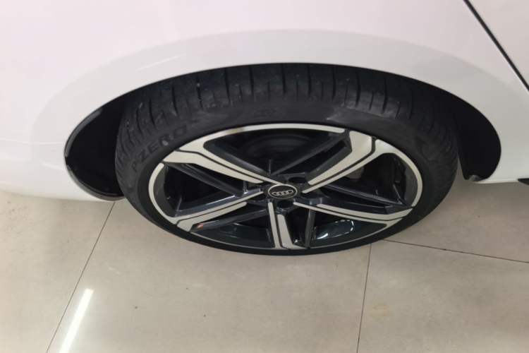 Used Audi A4L 2024 40 TFSI Luxury Dynamic Edition Right Rear Wheel Hub