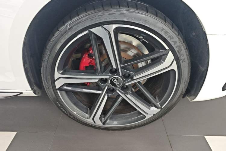 Used Audi A4L 2024 40 TFSI Luxury Dynamic Edition Right Rear Wheel Hub