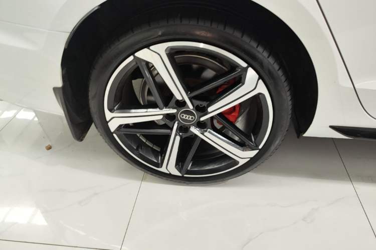 Used Audi A4L 2024 40 TFSI Luxury Dynamic Edition Right Rear Wheel Hub