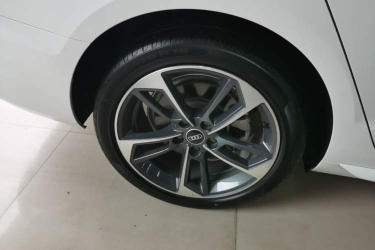 Used Audi A4L 2024 40 TFSI Fashion Dynamic Model Right Rear Wheel Hub