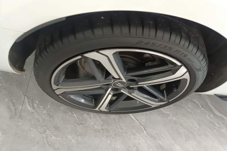 Used Audi A4L 2024 40 TFSI Luxury Dynamic Edition Right Rear Wheel Hub