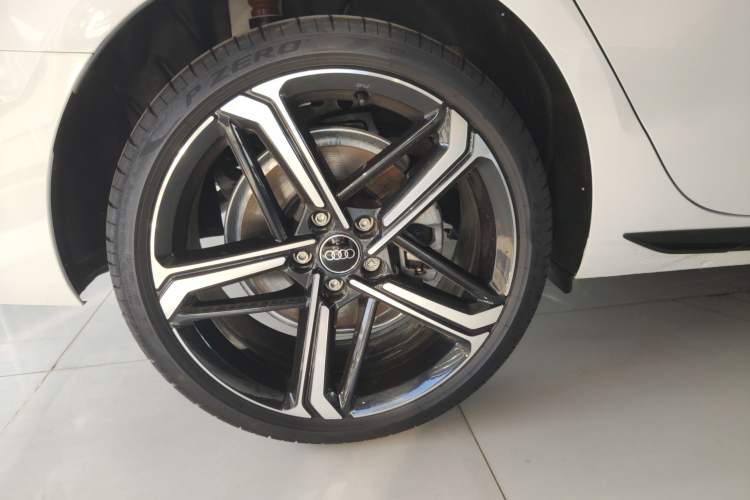 Used Audi A4L 2024 40 TFSI Luxury Dynamic Edition Right Rear Wheel Hub