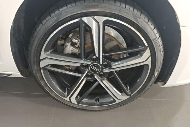 Used Audi A4L 2024 40 TFSI Luxury Dynamic Edition Right Rear Wheel Hub