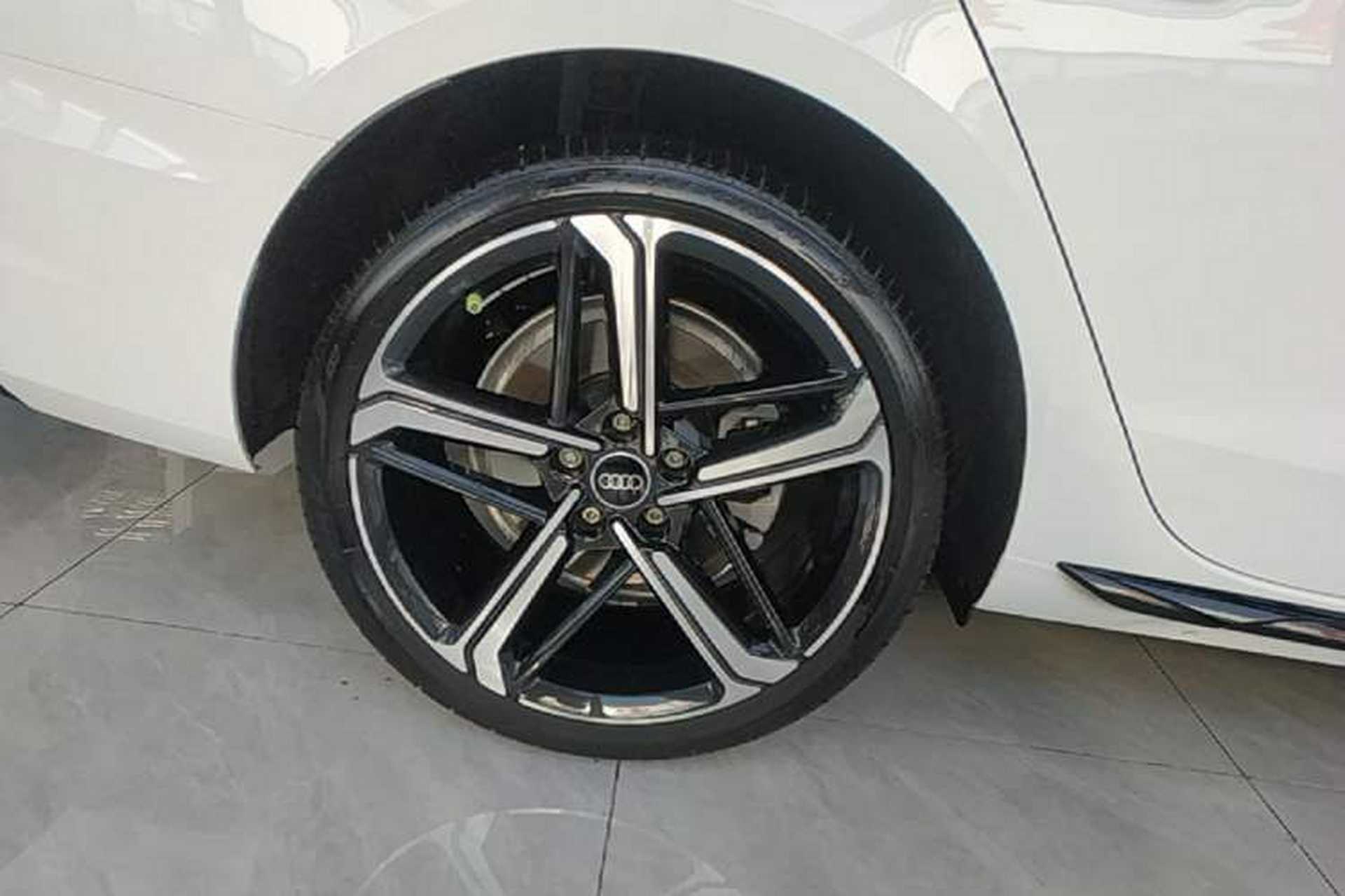 Used Audi A4L 2024 40 TFSI Luxury Dynamic Edition Right Rear Wheel Hub