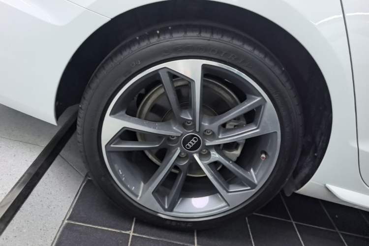 Used Audi A4L 2024 40 TFSI Fashion Dynamic Model Right Rear Wheel Hub