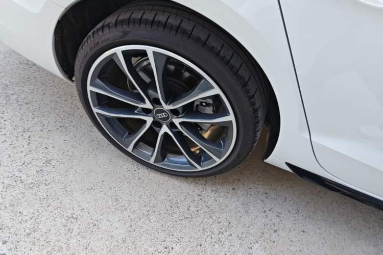 Used Audi A4L 2024 40 TFSI Luxury Dynamic Edition Right Rear Wheel Hub