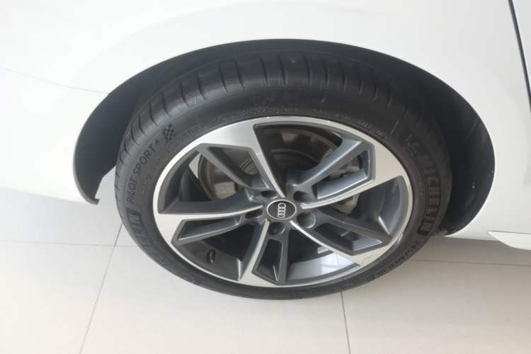 Used Audi A4L 2024 40 TFSI Fashion Dynamic Model Right Rear Wheel Hub