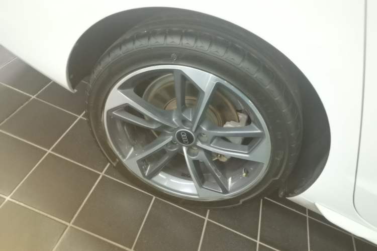 Used Audi A4L 2024 40 TFSI Fashion Dynamic Model Right Rear Wheel Hub