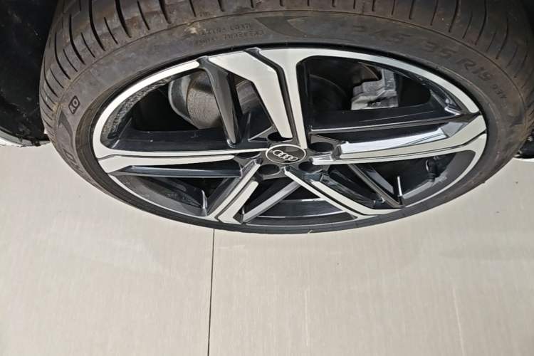 Used Audi A4L 2024 40 TFSI Luxury Dynamic Edition Right Rear Wheel Hub