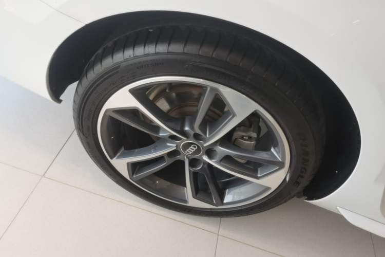 Used Audi A4L 2024 40 TFSI Fashion Dynamic Model Right Rear Wheel Hub