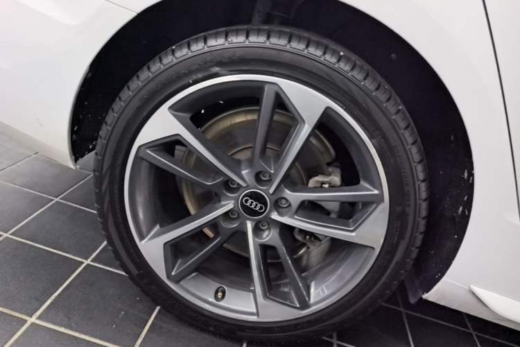 Used Audi A4L 2024 40 TFSI Fashion Dynamic Model Right Rear Wheel Hub