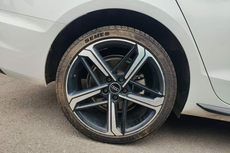 Used Audi A4L 2024 40 TFSI Luxury Dynamic Edition Right Rear Wheel Hub