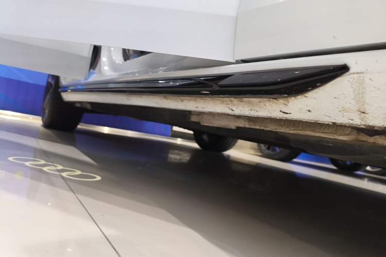 Used Audi A4L 2024 40 TFSI Luxury Dynamic Edition Right Side Sill