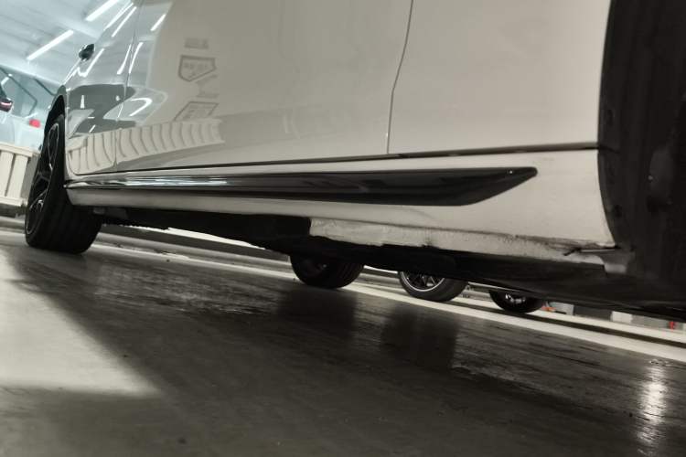 Used Audi A4L 2024 40 TFSI Luxury Dynamic Edition Right Side Sill