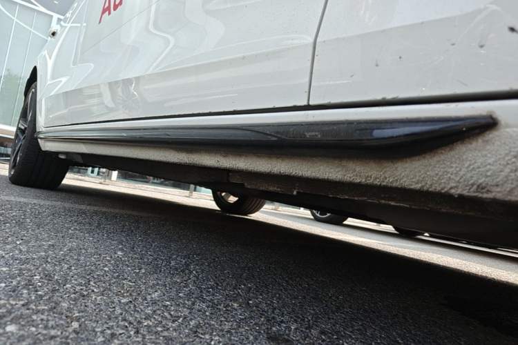 Used Audi A4L 2024 40 TFSI Luxury Dynamic Edition Right Side Sill