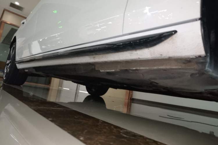 Used Audi A4L 2024 40 TFSI Luxury Dynamic Edition Right Side Sill