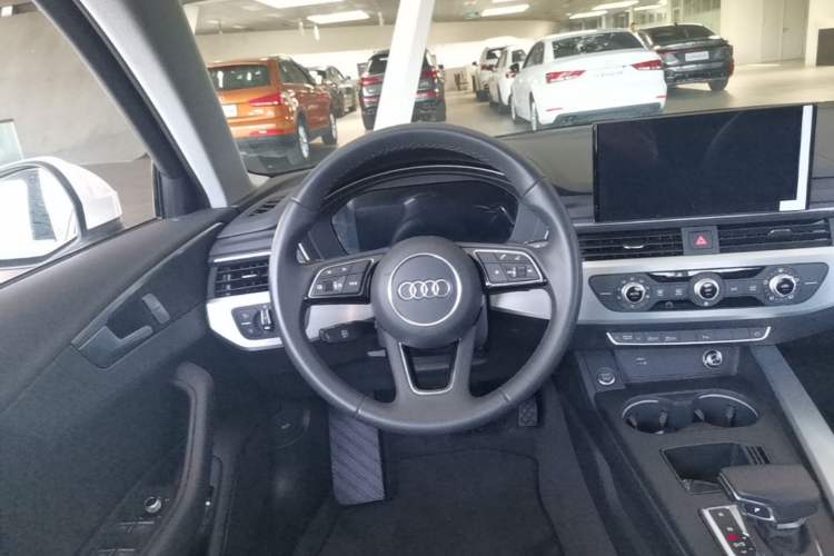 Used Audi A4L 2024 40 TFSI Fashion Dynamic Model Steering Wheel