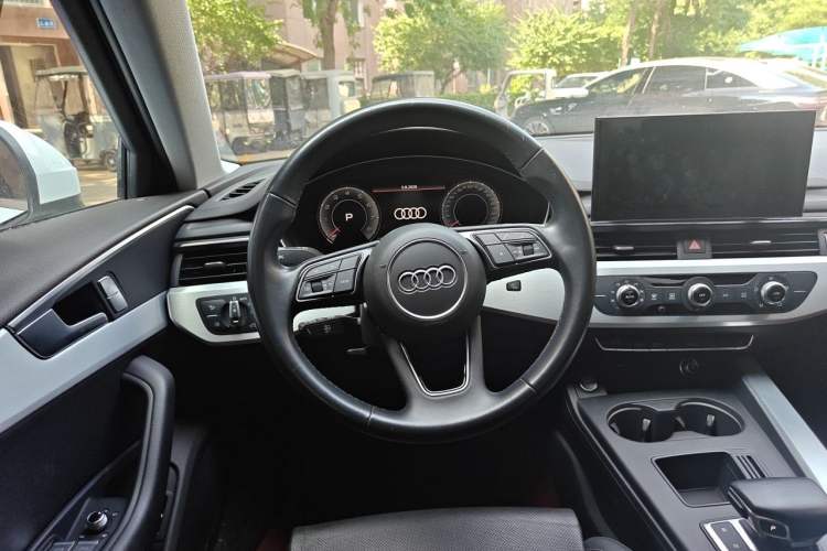 Used Audi A4L 2024 40 TFSI Fashion Dynamic Model Steering Wheel