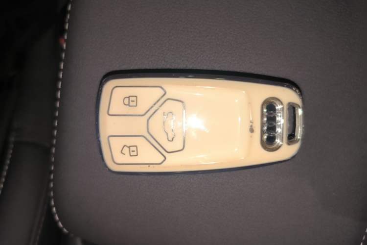 Used Audi A4L 2024 40 TFSI Fashion Dynamic Model Vehicle Key