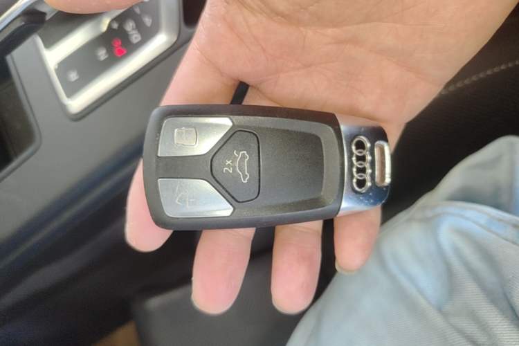 Used Audi A4L 2024 40 TFSI Fashion Dynamic Model Vehicle Key