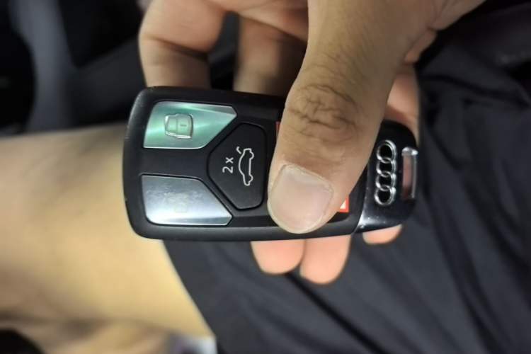 Used Audi A4L 2024 40 TFSI Fashion Dynamic Model Vehicle Key